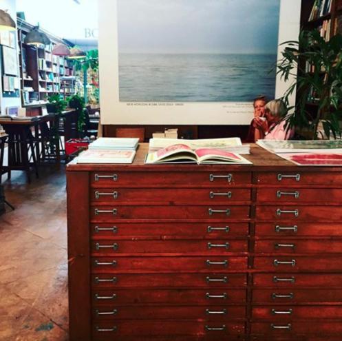 Bookstor Atelier Гаага Экстерьер фото